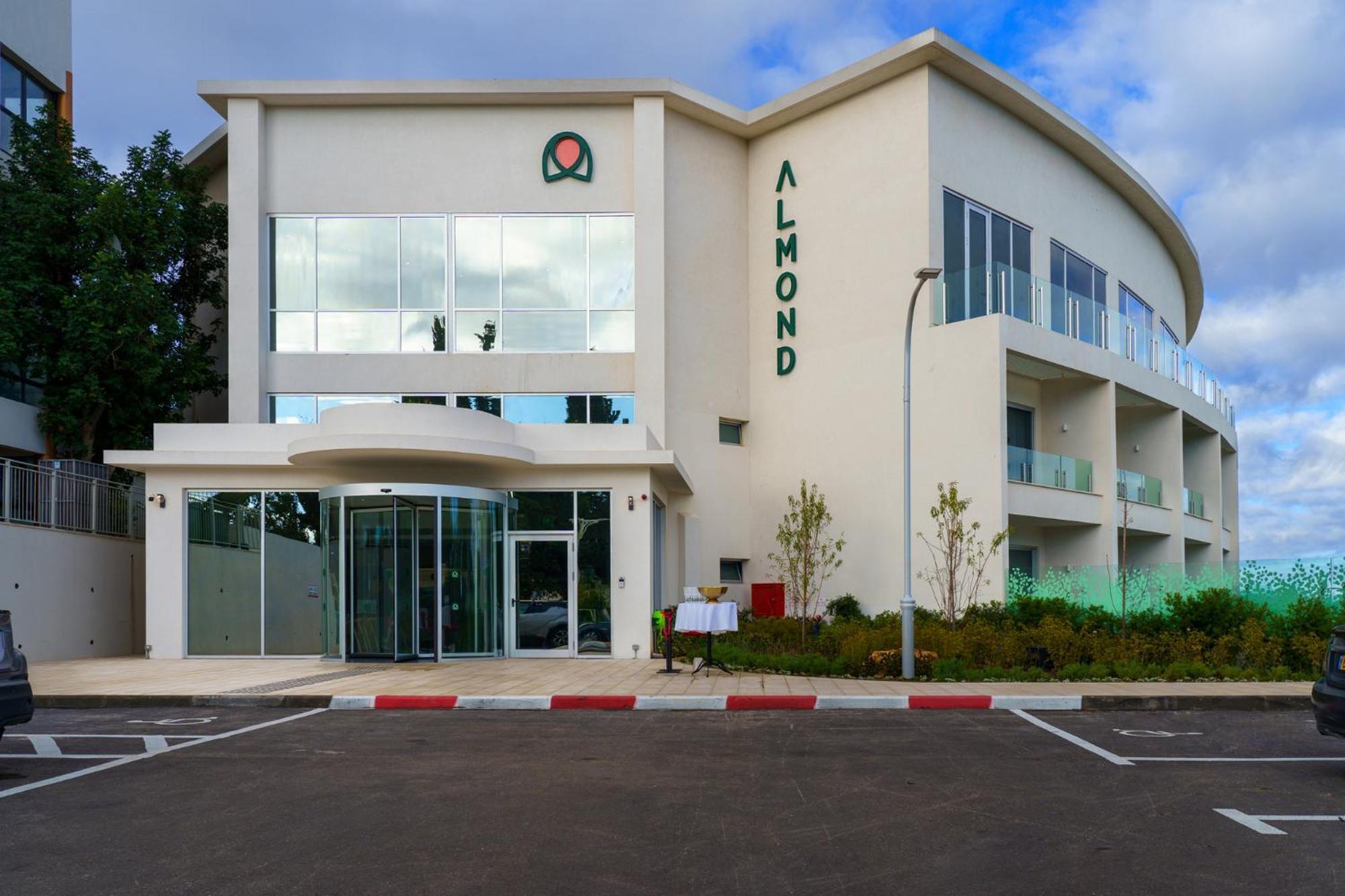 Almond Hotel - Adults Only Neve Ilan Buitenkant foto