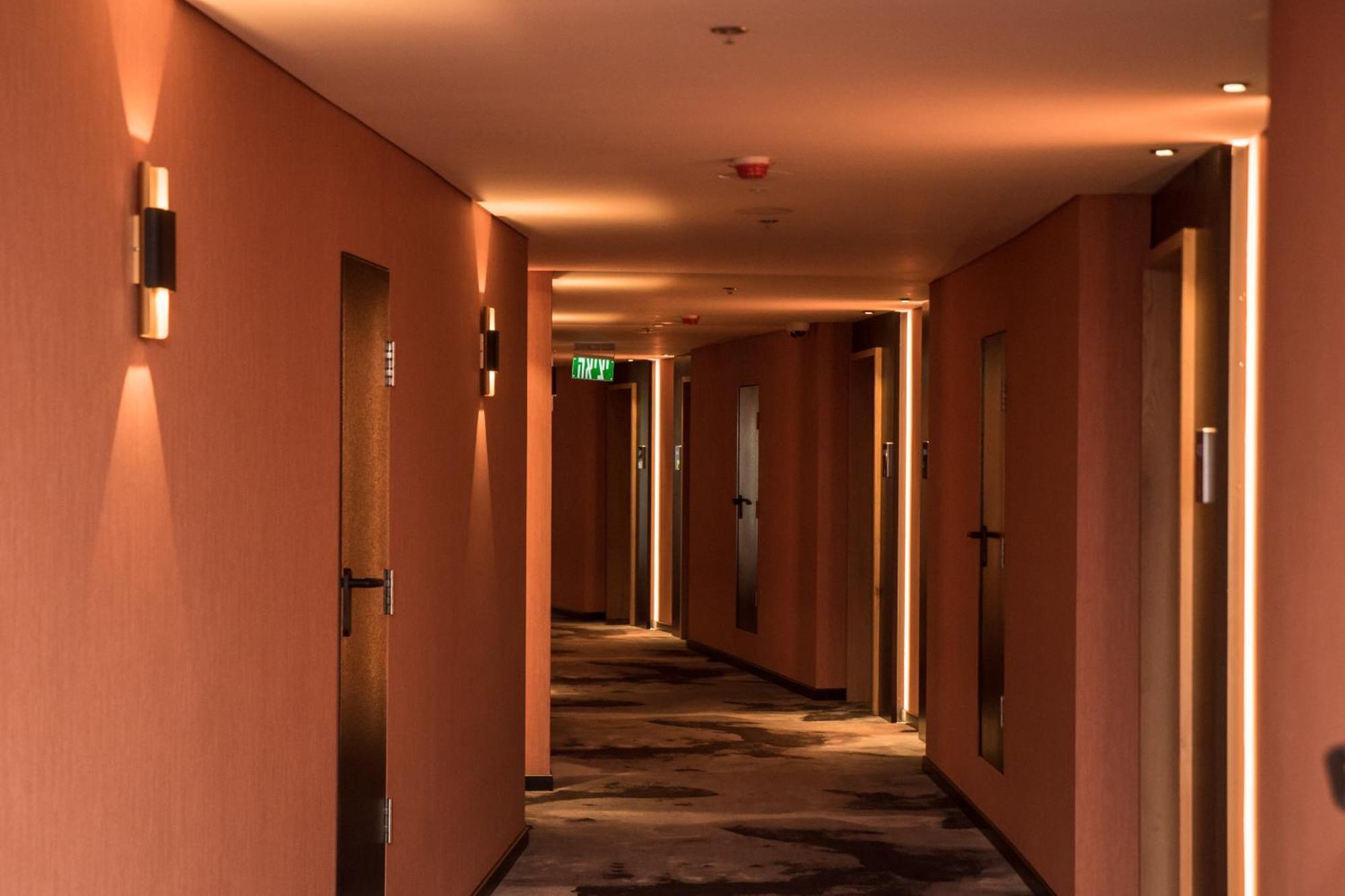 Almond Hotel - Adults Only Neve Ilan Buitenkant foto
