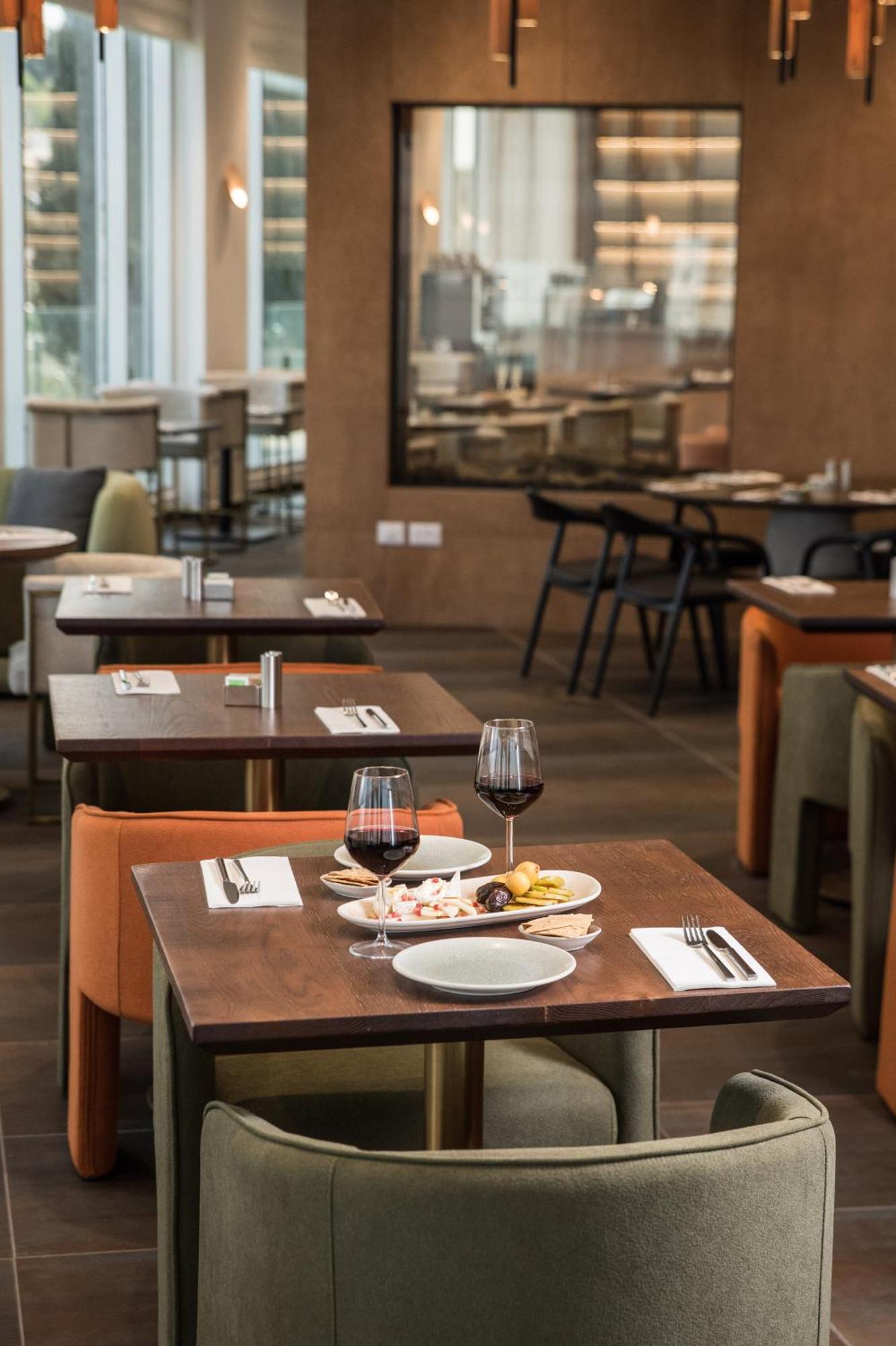 Almond Hotel - Adults Only Neve Ilan Buitenkant foto