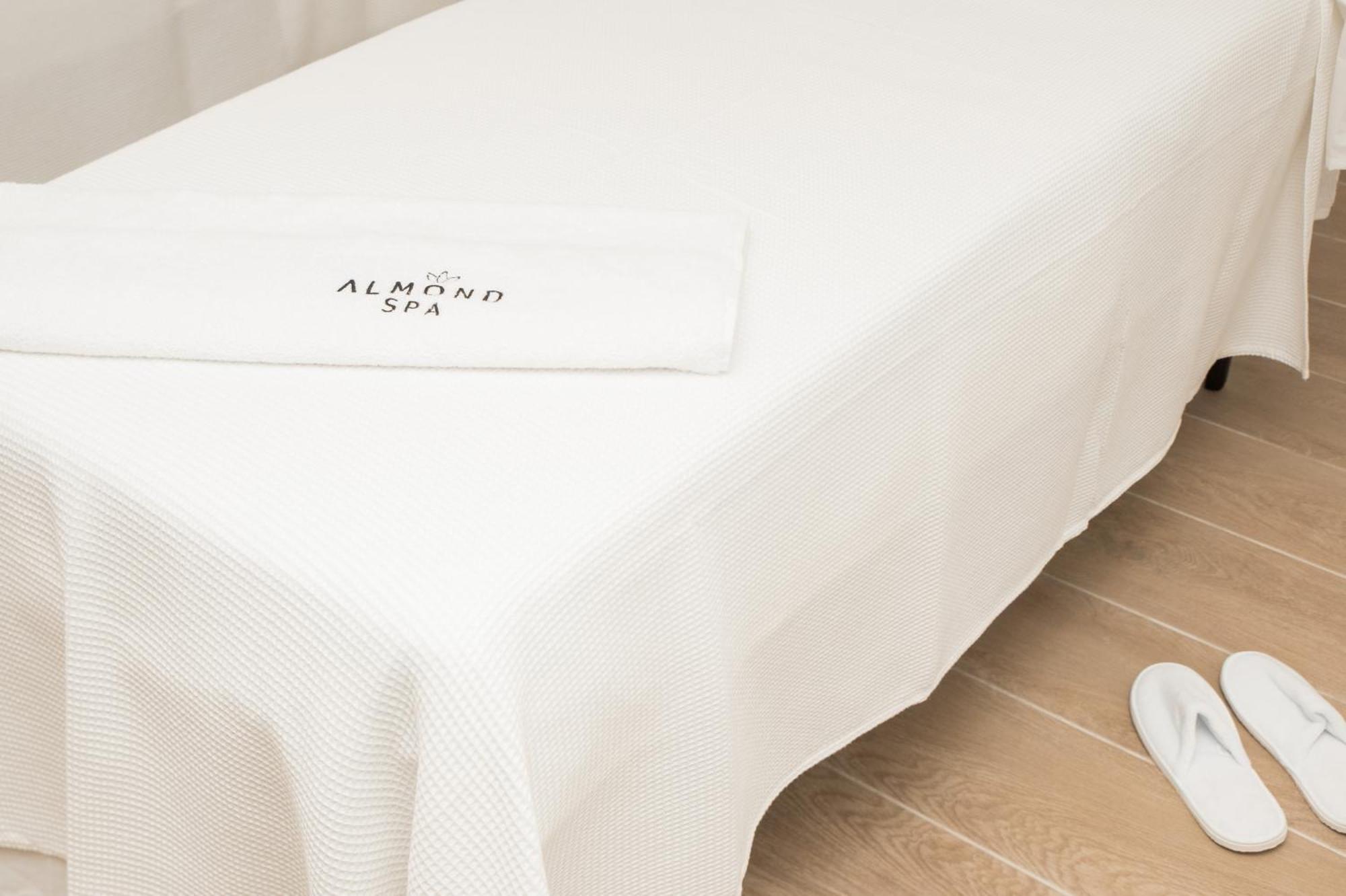 Almond Hotel - Adults Only Neve Ilan Buitenkant foto