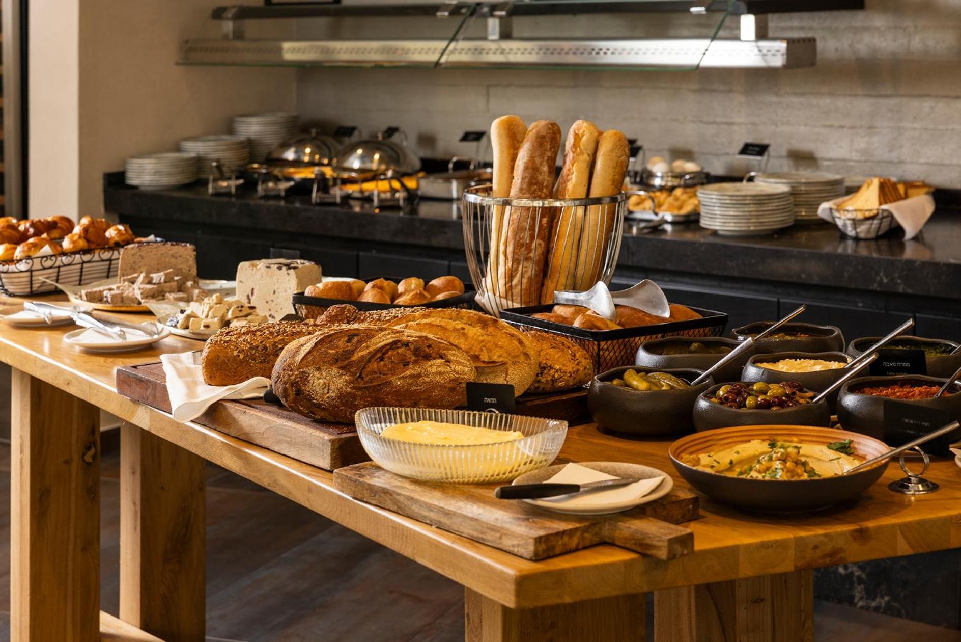 Almond Hotel - Adults Only Neve Ilan Buitenkant foto