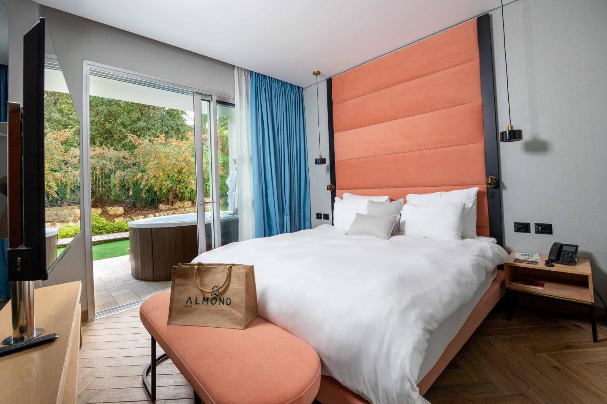 Almond Hotel - Adults Only Neve Ilan Buitenkant foto