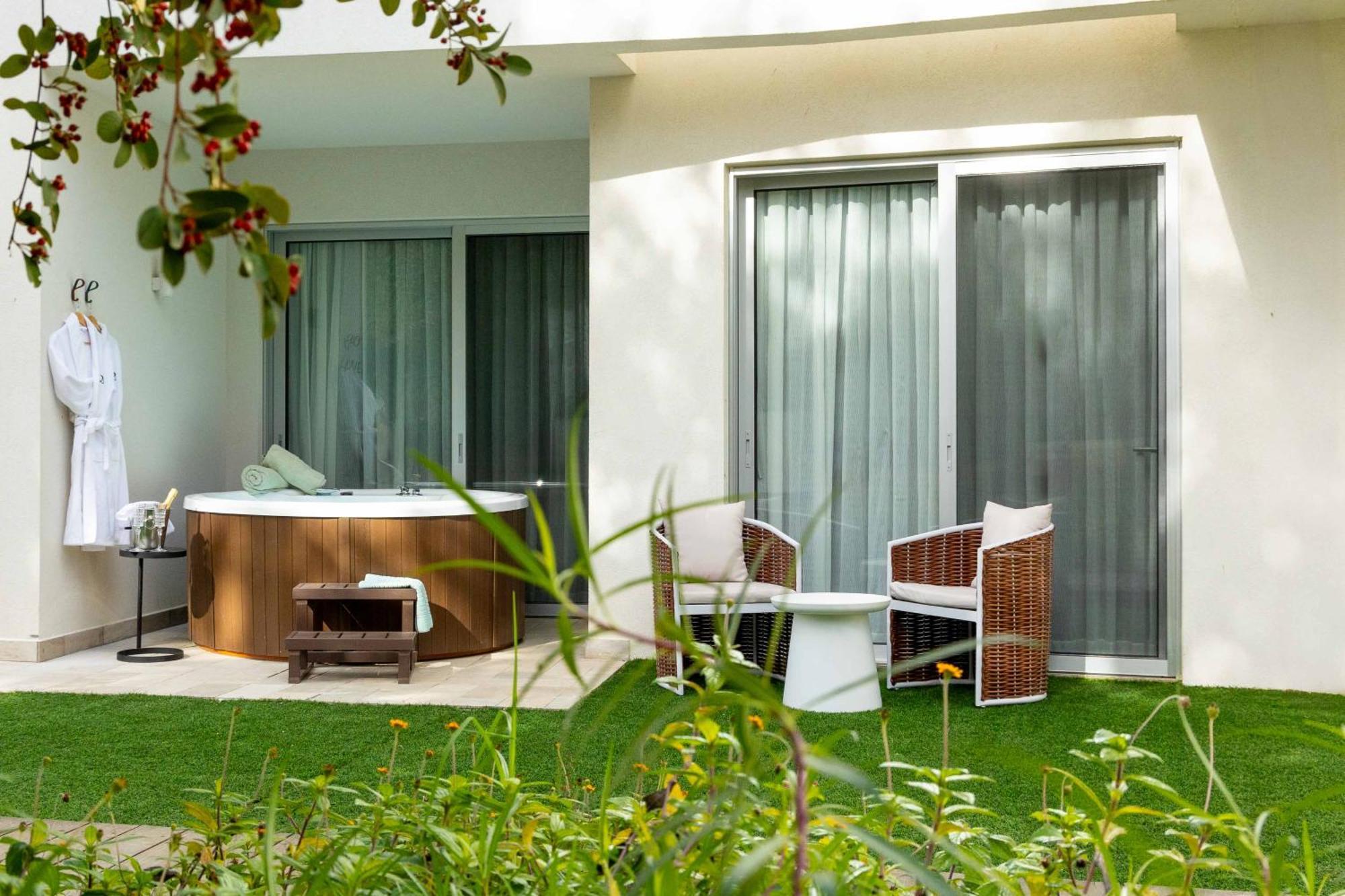 Almond Hotel - Adults Only Neve Ilan Buitenkant foto